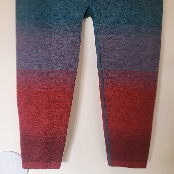 EUC Athleta Relay Capri Leggings Ombre Small - Picture 4 of 13